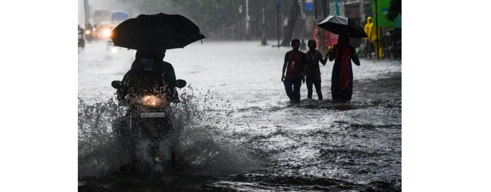 Monsoon arrives 2 days in advance in Mumbai, city wakes up to first spell of rain